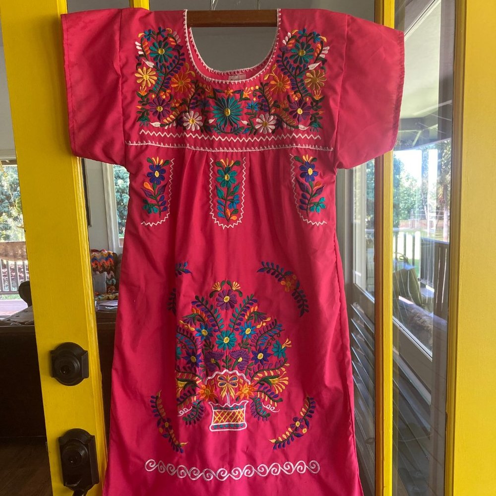 XS / CH Mexican Embroidery Dress // Fuchsia